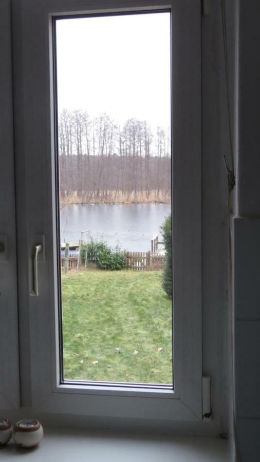 Stilvolle Ferienwohnung am See mit Steg und eigenem Boot Lychen Exterior foto